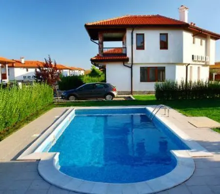 2 Bdr Seaside With Private Pool Near Nesebar & Sunny Beach Willa *